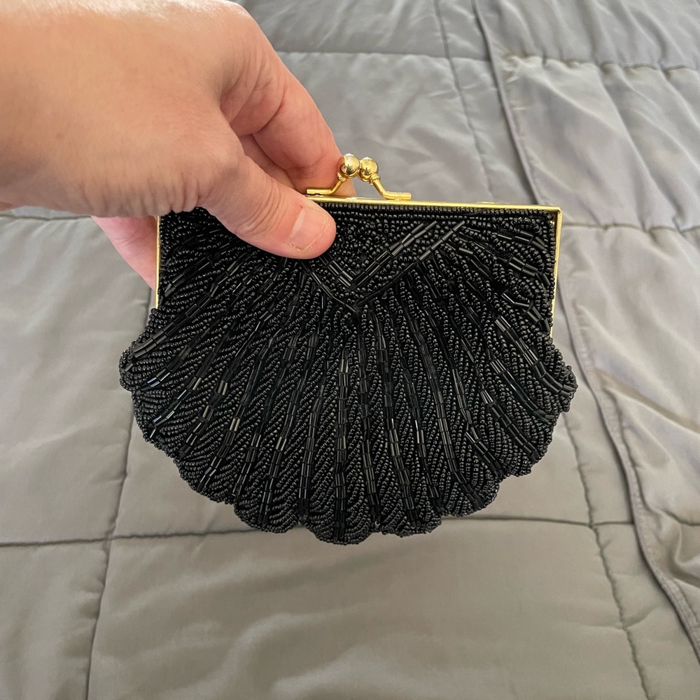 Vintage "La Regale" Black Beaded Scallop Evening Purse ~ Metal Chain Strap - Picture 8 of 9